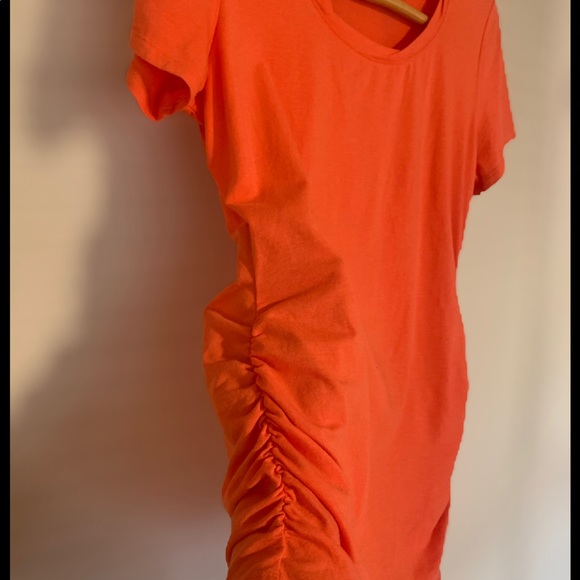 NWOT ruched side workout tee - Picture 3 of 4